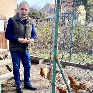 Az agrárminiszter rájött, honnan ered a tyúkeszű kifejezés