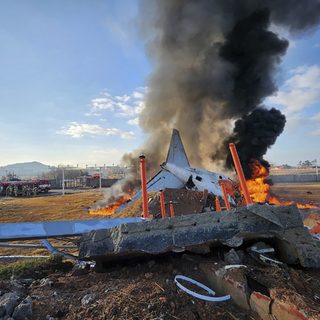 A hétvégi repülőgép-szerencsétlenség után a teljes légi közlekedési rendszert átvizsgálják Dél-Koreában