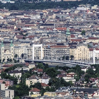 Az Orbán-kormány alig titkoltan Budapest csődjére játszik