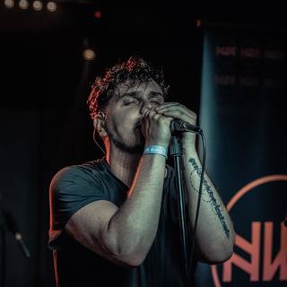 Here we are: zenekarból család