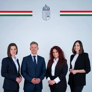 Szondi Vandát, Magyar Évát és Köböl Anitát mutatta be kormányszóvivőként Magyar Péter