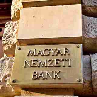 Az MNB szerint a magyar bankrendszer stabil, kockázatokat a lakáspiacon látnak