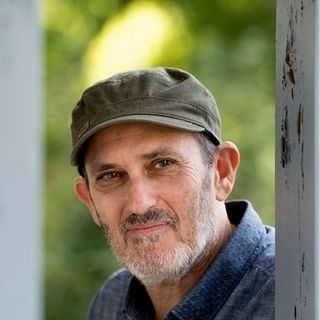 Felmentették Szász János filmrendezőt a sziámi ikrek kapcsán emelt vádak alól