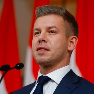 Magyar Péter kirúgta a titkosszolgálatok vezetőit