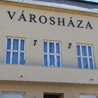 Befagyasztaná a polgármesteri fizetéseket a Tisza, megvonnák a havi költségtérítést is