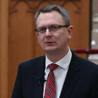 „A bankok profitálnának, az emberek veszítenének” – Rétvári a kamatstop eltörléséről