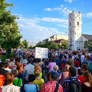 "Betelt a pohár!" - A tiszta ivóvízért tüntettek Debrecenben
