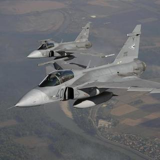 Kínai utasszállító miatt riasztották a kecskeméti Gripeneket