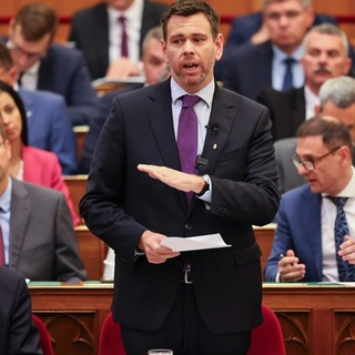 Vitézy Dávid: Hazahozzuk az uniós forrásokat – újabb nagy ígéret hangzott el a Parlamentben