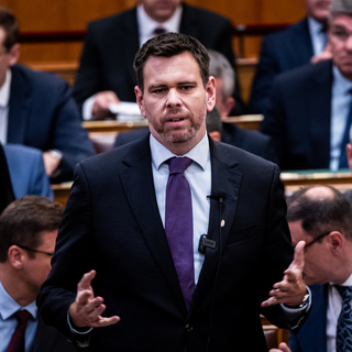 Vitézy Dávid bejelentette: előkészítik a Balaton felé vezető vasút fejlesztését