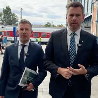 Leköpték Magyar Pétert a Nyugati pályaudvaron