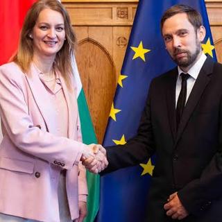 Mégsem a Hadházy Ákos szerint "NER-es kislovag" Divinyi Zsombor lesz az Országgyűlési Hivatal igazgatója