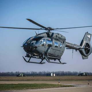 Honvédségi helikopter szállt fel két vitorlázógép miatt