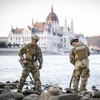 A tűzszerészek eltávolították a robbanótesteket Budapesten a Duna-mederből