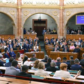 Nyilvános határozathoz köti a kormány a költségvetési átcsoportosításokat