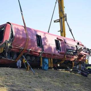 Magyar Péter Tuskkal beszélt, lengyel különgép érkezik a buszbaleset után