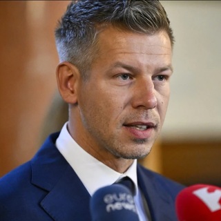 Magyar Péter keményen bírálja az MBH-t: ne vegyék el a támogatást a legszegényebb családok gyerekeitől