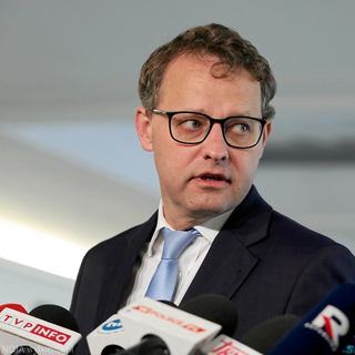 Donald Tusk szerint 99 százalék, hogy Transznisztriában bujkál a körözött lengyel politikus