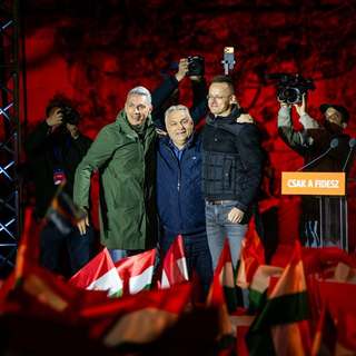 Lázár János és a Fidesz végjátéka: túlélőművészet vagy nyílt pozícióharc az ellenzéki térben?