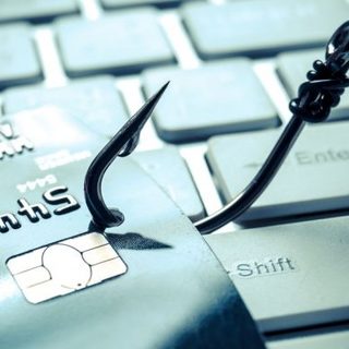 Adathalász SMS-ekben ígérnek csalók hamis adó-visszatérítést
