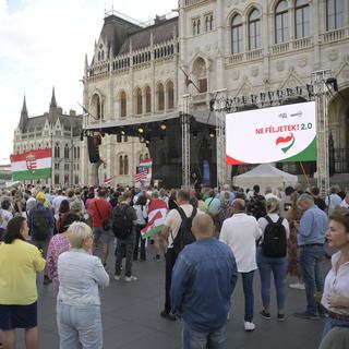 Kormányellenes tüntetés a Kossuth téren: kemény üzenetet küldtek Orbánéknak a jobboldali civilek