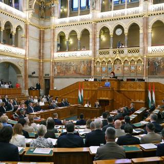 Nem függesztették fel a rágalmazás miatt feljelentett Szentkirályi Alexandra és Latorcai Csaba mentelmi jogát