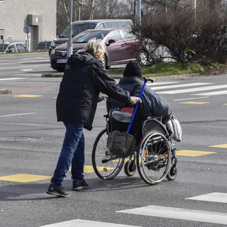 Magyar Péter bejelentette a 120 ezres minimumot, de 82 ezer rokkantnyugdíjas nem kapja meg