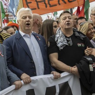 Bayer Zsolték annyira berágtak a Terror Háza bezárása miatt, hogy Békemenetet szerveznek október 23-ra