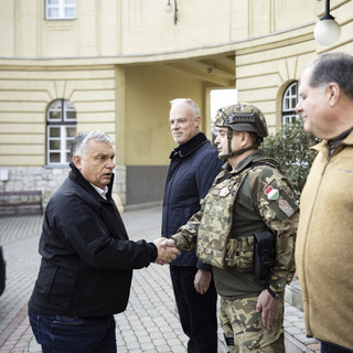 Bár a szándék megvolt rá, Orbánék végül nem osztottak adományért kamu főtiszti rendfokozatot