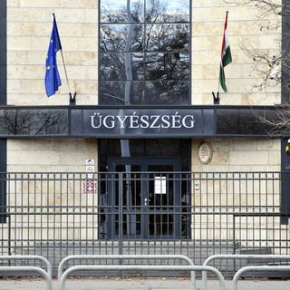 Milliárdokat találtak a Volánbusz-ügyben: ingatlanokat és autót is zár alá vettek
