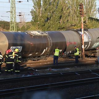 Még mindig tart a petróleum átfejtése Rákos vasútállomáson