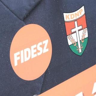 Levélben panaszolta be a Tisza-kormányt az uniós biztosnál a Fidesz és a KDNP