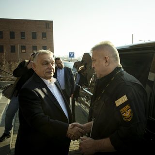 Egyre több szál vezet Orbán Viktorhoz az aranykonvoj ügyében