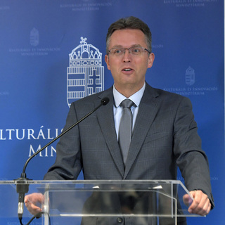 Két hónap alatt kétszer annyi pénz: így gyorsult fel Hankó Balázs osztogatása