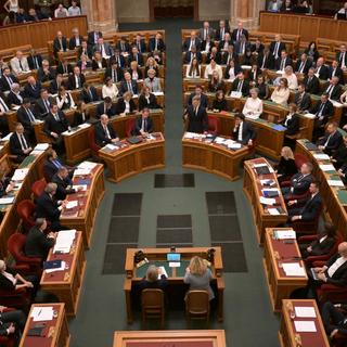 Napirenden a közmédia átszervezése és a jegybank tavalyi teljesítménye