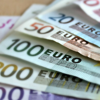 2032-ig várhatunk az euróra, de 2027-ben jön a kutya kemény év
