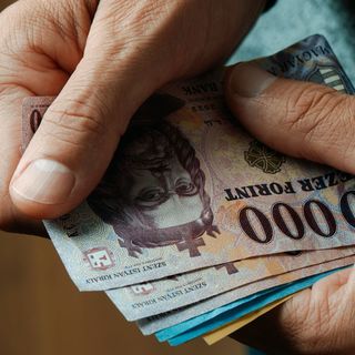Gyorsul a béremelkedés, de a gazdaság továbbra sem tudja tartani a tempót