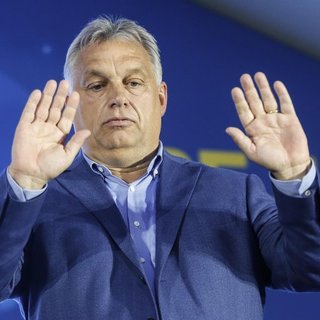Orbán a fantasztikus 16 évvel hipnotizálja a saját táborát