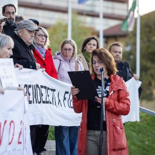Azonnali béremelésért tüntettek a közgyűjteményi és közművelődési dolgozók Pécsen