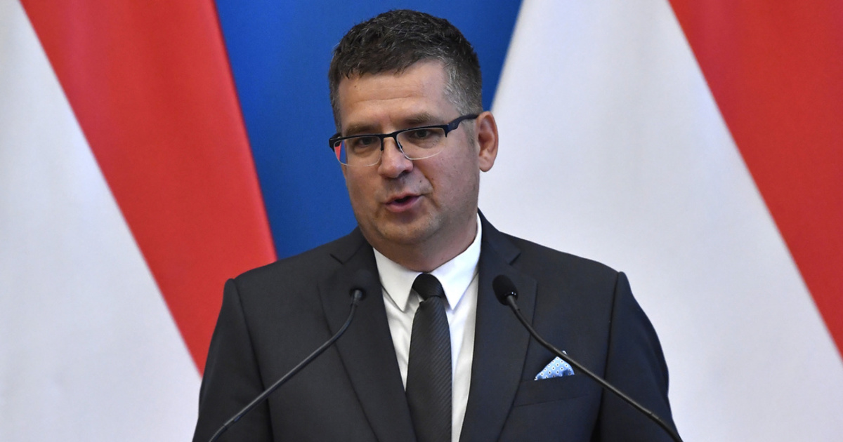 Elismerte az ügyészség Seszták Miklós megfigyelését
