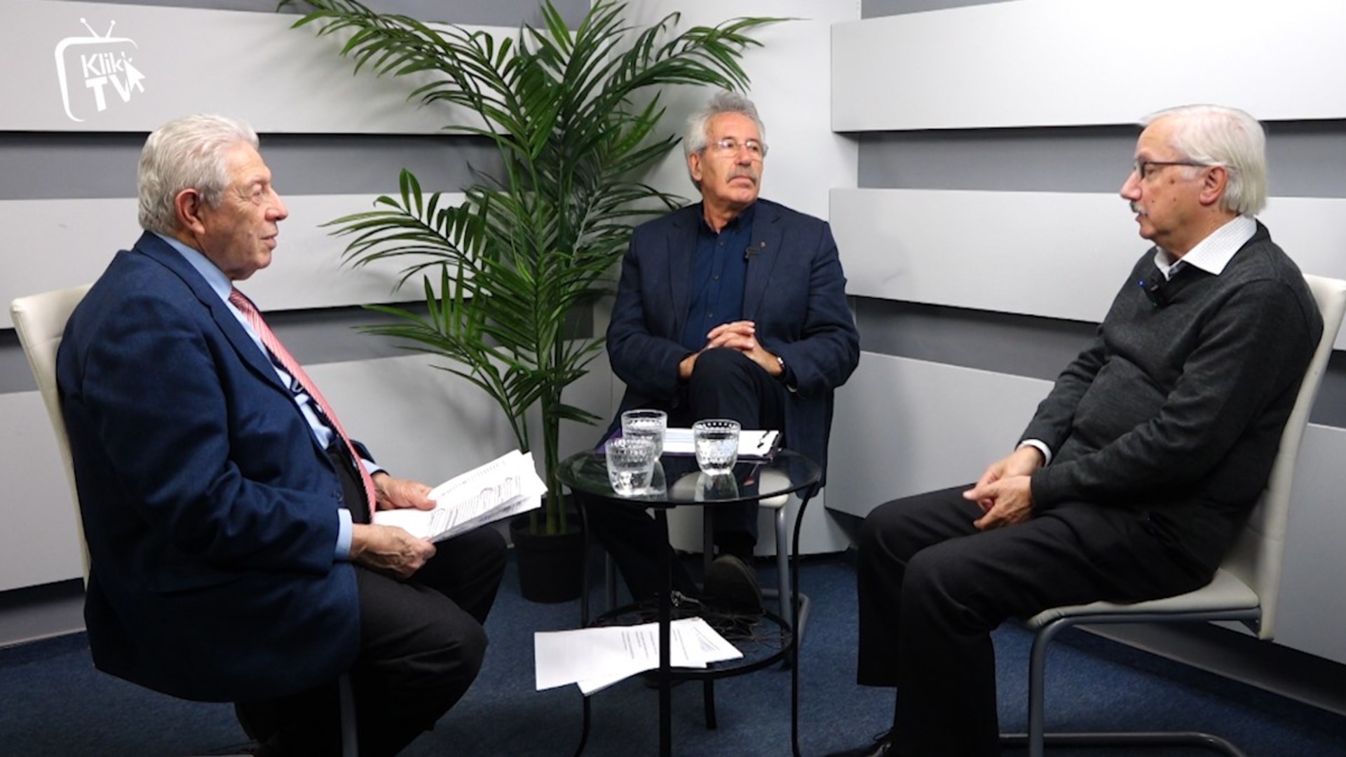 Kardcsörtető nyilatkozatok után gyáva megfutamodás